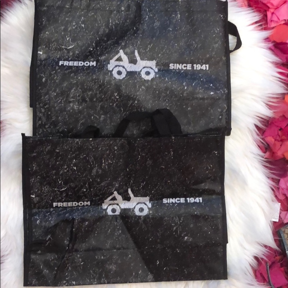 One JEEP Totes LEFT! Perfect Reusable Tote!